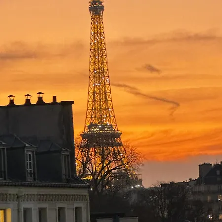 View Eiffel Tower *