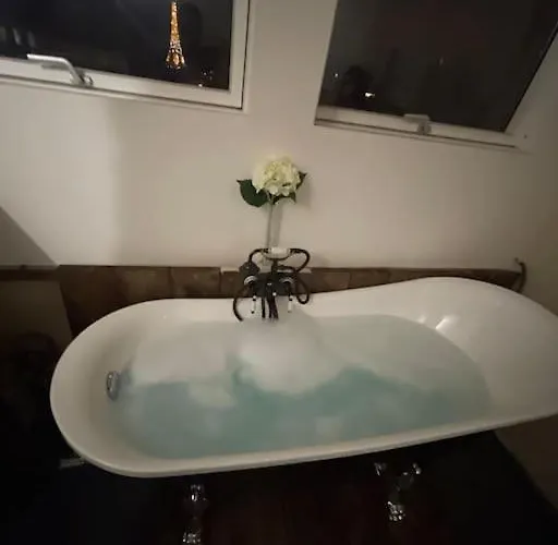 Apartment View Eiffel Tower