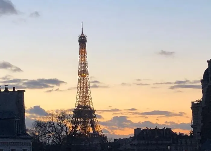 View Eiffel Tower * Paris