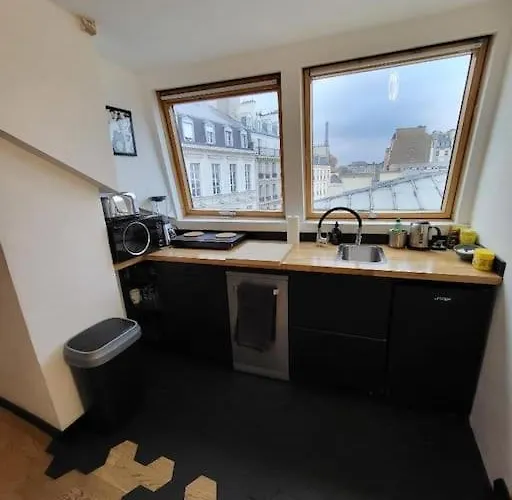 View Eiffel Tower * Paris