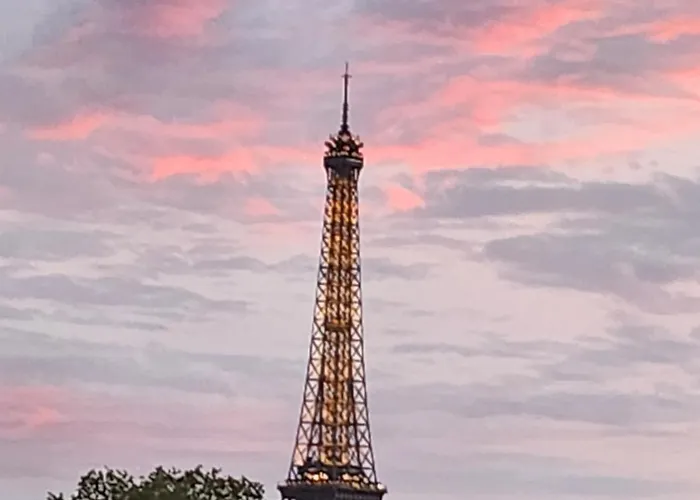 View Eiffel Tower Apartment Paris